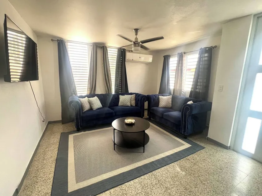 Stylish Remodeled 3BR With Pool,parking Near Airport & Beaches - Image 1