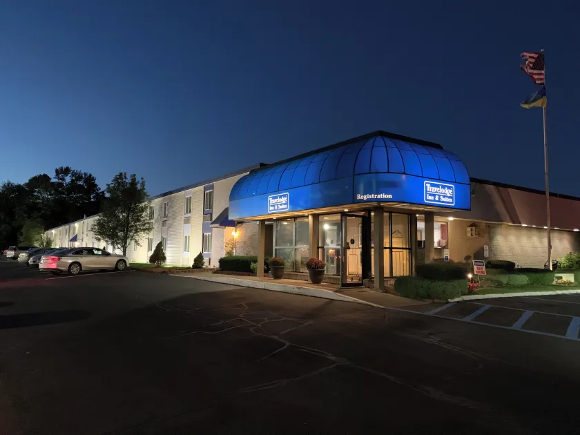 Travelodge Inn & Suites by Wyndham Albany - Image 1