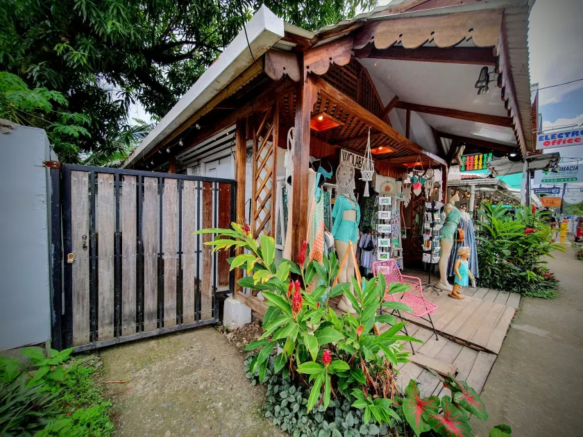Arana House - Image 1