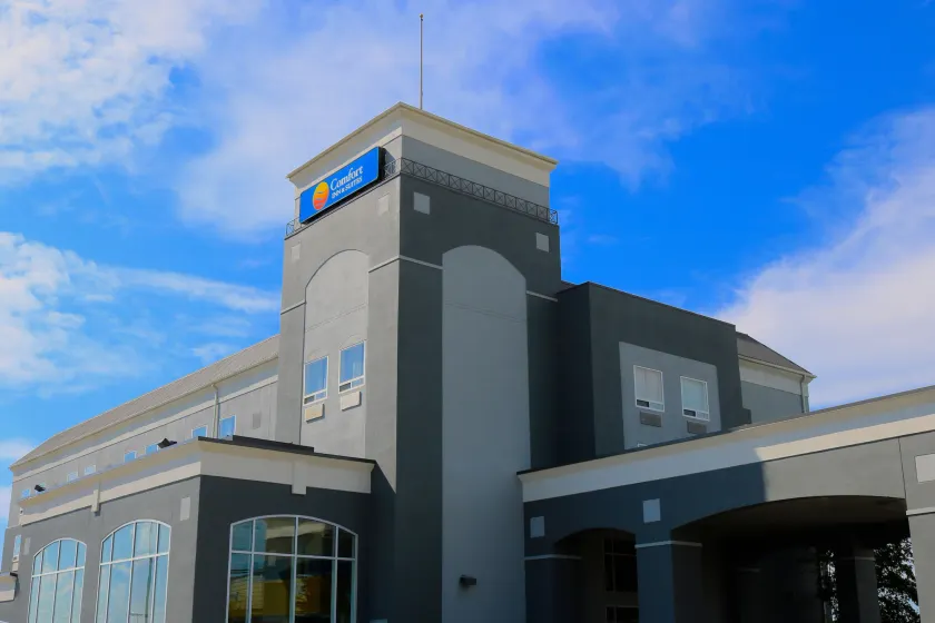 Comfort Inn & Suites Airport South - Image 1