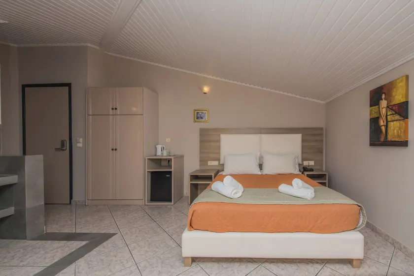 Planos Beach Hotel - Image 1