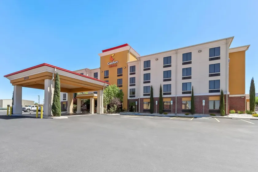 Comfort Suites El Paso West - Image 1