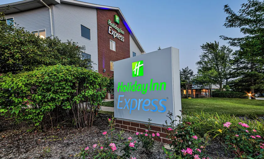 Holiday Inn Express Chicago Northwest-Vernon Hills by IHG - Image 1
