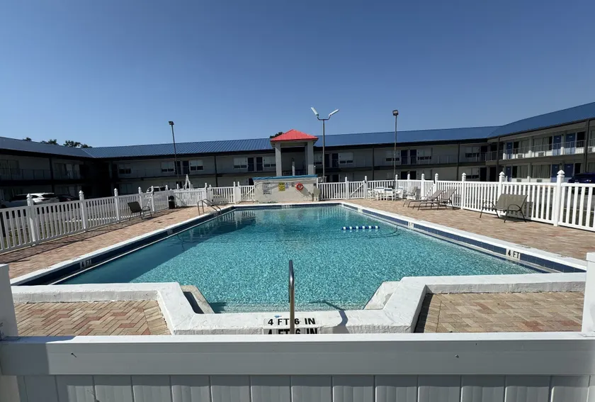 Englewood Inn & Suites - Image 1