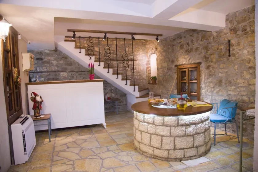 Villa 4 Bed & Breakfast - Image 1