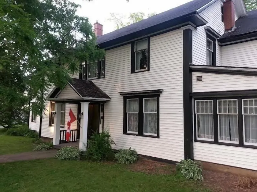 Steamers Bed & Breakfast - Image 1