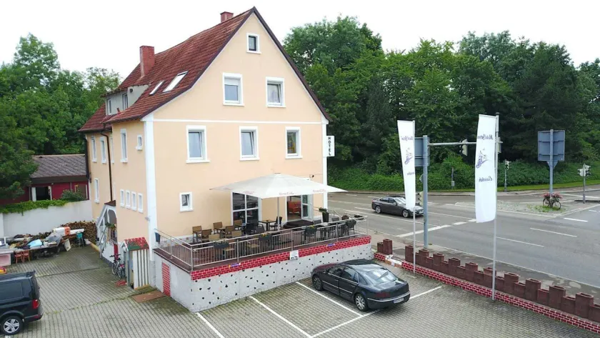 Hotel Garni zur Eisenbahn - Image 1