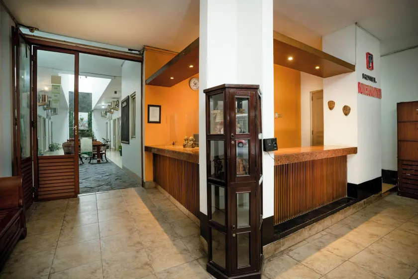 Poncowinatan Hotel - Image 1