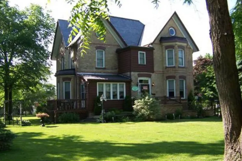 Pemberley House B&B - Image 1