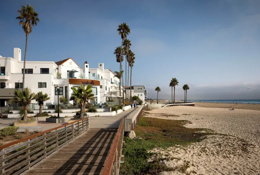 Sandcastle Hotel on the Beach - Image 1