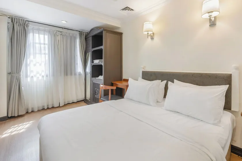 iNN at Temple Street By Q loft - Image 1