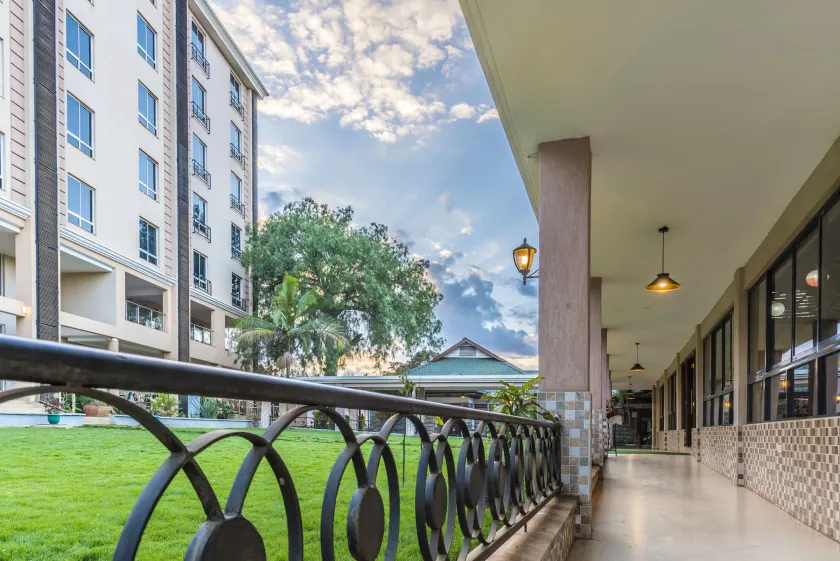 Three Steers Hotel - Image 1
