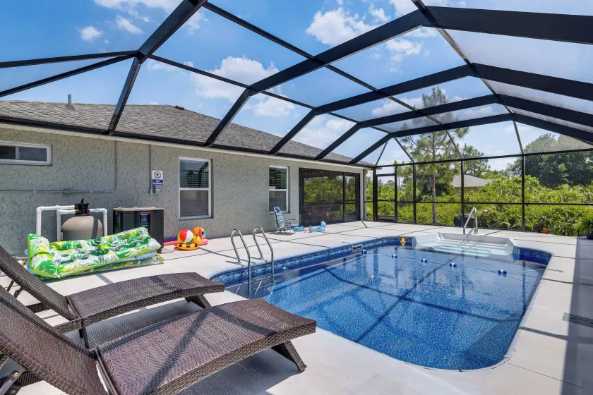 Fairways & MLB Fun! Poolside Haven in Lehigh Acres - Image 1