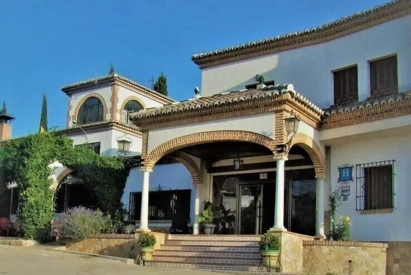 Escua - Image 1