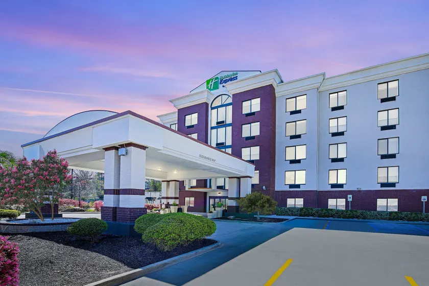 Holiday Inn Express Hotel & Suites Birmingham - Inverness 280 by IHG - Image 1
