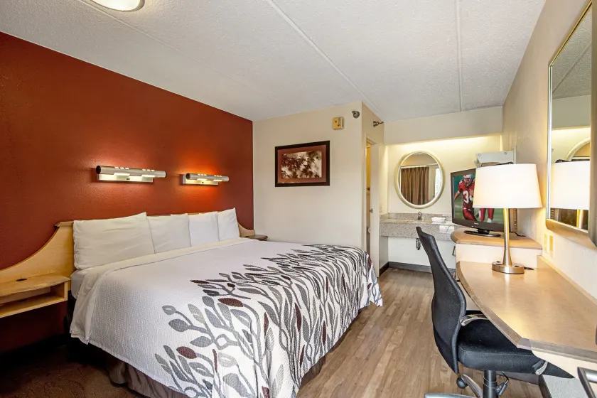 Red Roof Inn Akron - Image 1