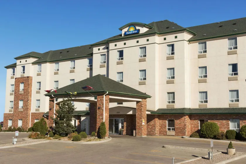 Days Inn by Wyndham Saskatoon - Image 1