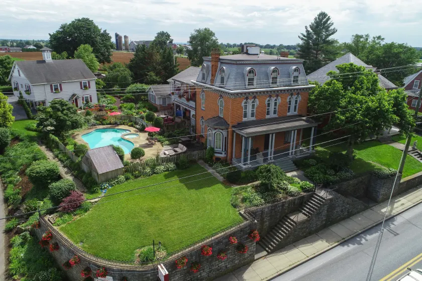  Greystone Manor Bed & Breakfast - Image 1