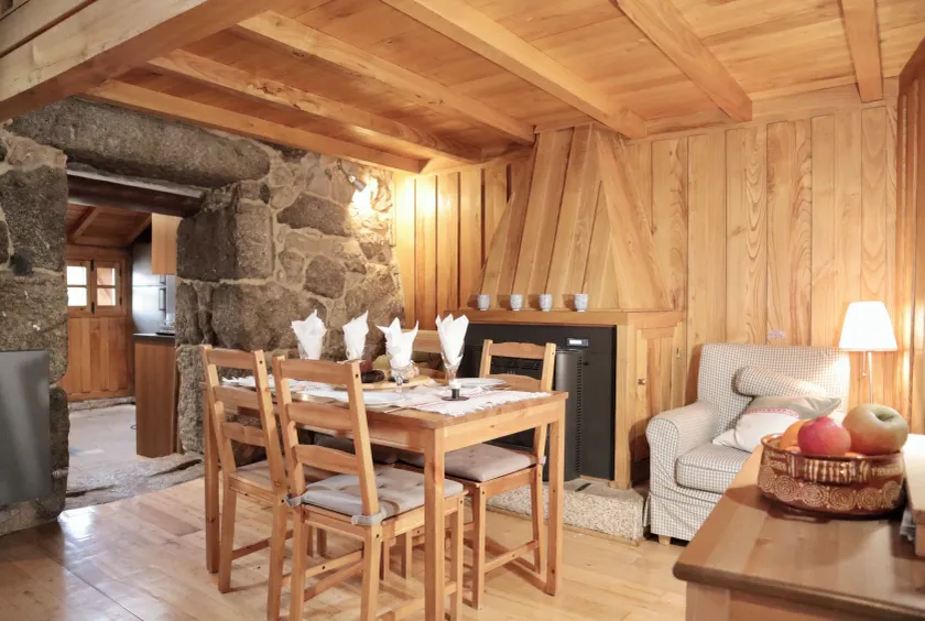 Comfortable rural cottage in ancient village in the Douro region - Image 1