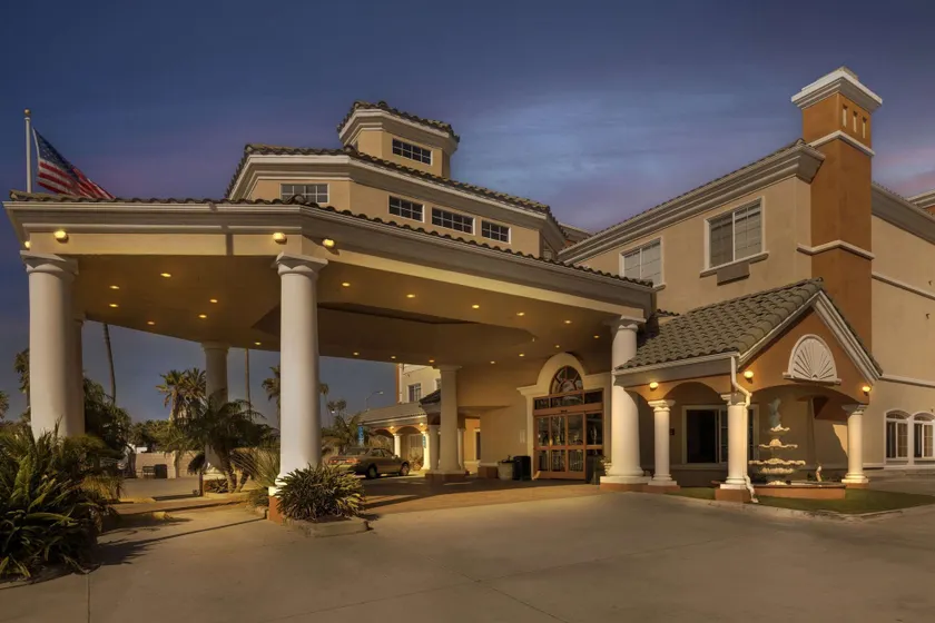 Comfort Suites Oceanside Camp Pendleton Area - Image 1