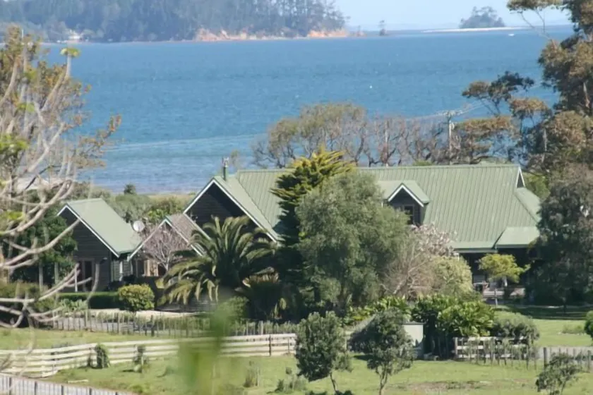 Tawharanui Lodge - Image 1