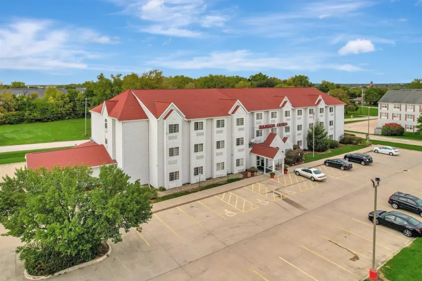 Ramada Limited by Wyndham, Bloomington I-55 & I-74 IL - Image 1