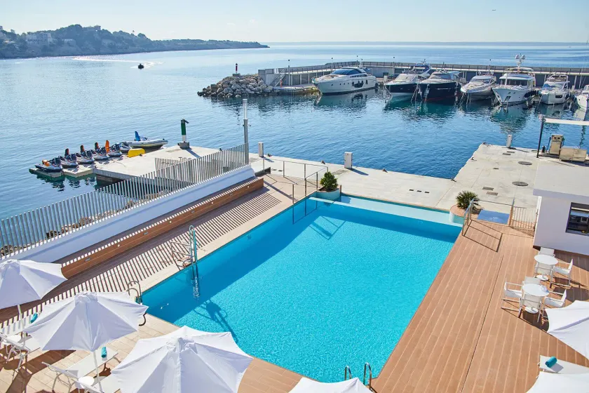 Calanova Sports Residence - Image 1