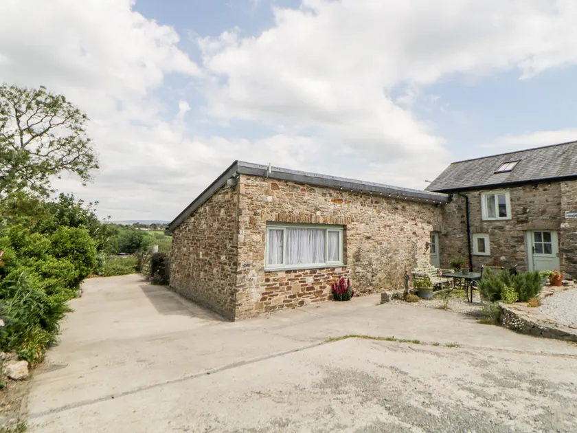 Owl Barn - Image 1
