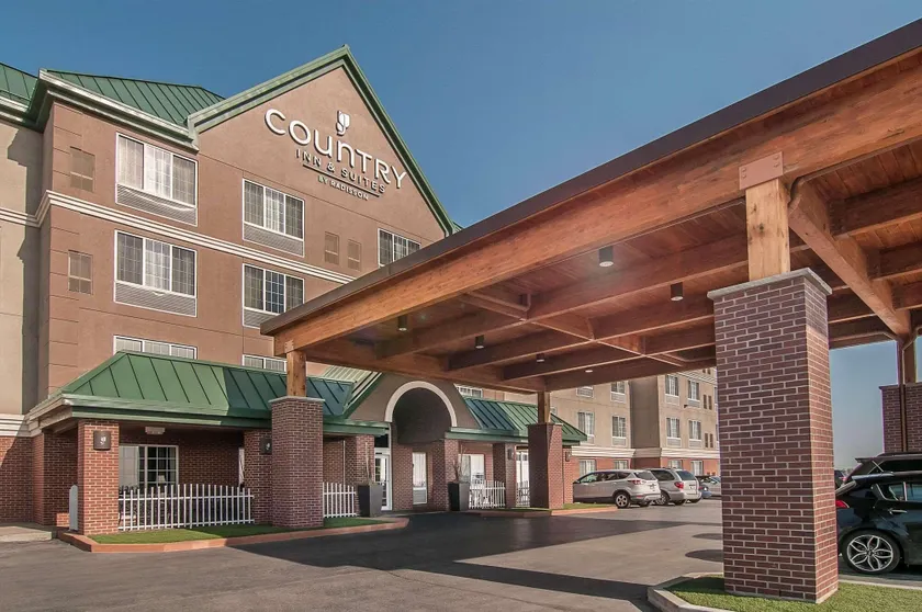 Country Inn & Suites by Radisson, Rapid City, SD - Image 1