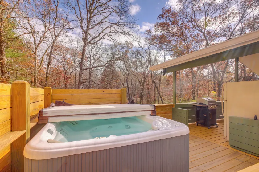 Pet-friendly Chattanooga Cabin w/ Hot Tub & Kayaks - Image 1