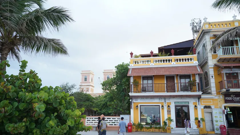 La Plage Seaview Suites - Image 1