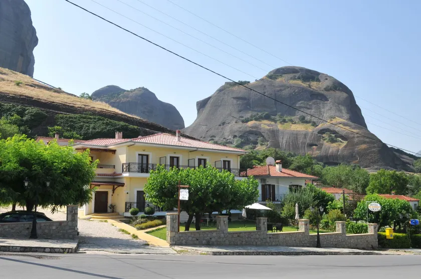 Gogos Hotel - Image 1
