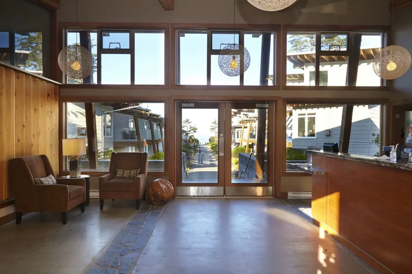Cox Bay Beach Resort - Interior entrance