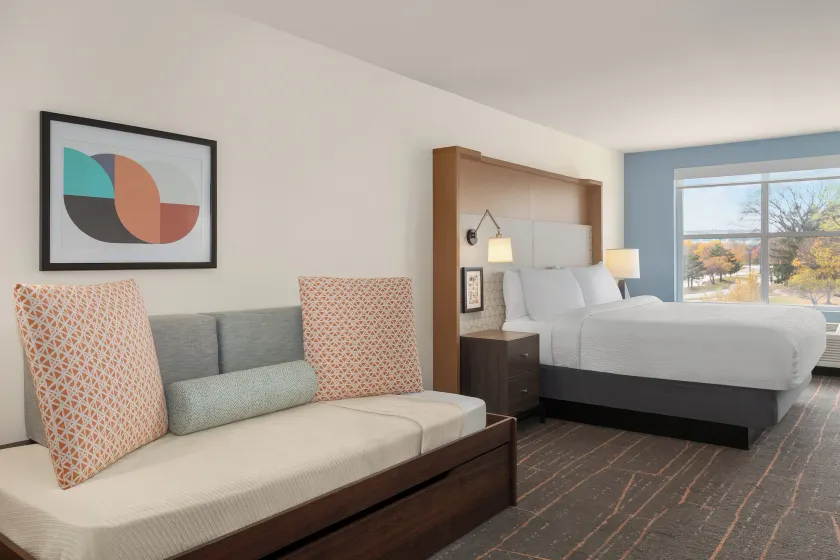 Holiday Inn & Suites Detroit - Troy by IHG - Zimmer