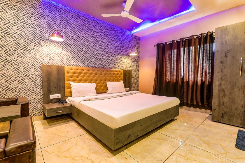 FabHotel Rudra Inn & Cafe I - Image 1
