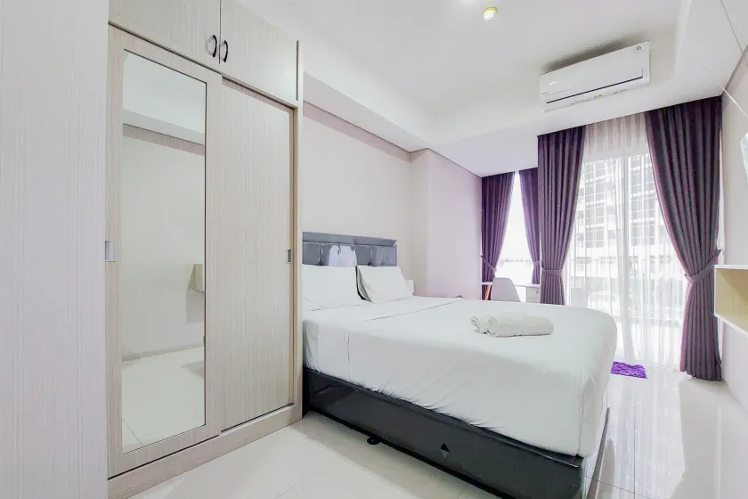 Nice and Elegant Studio near Campus at Pacific Garden Alam Sutera Apartment By Travelio - Image 1
