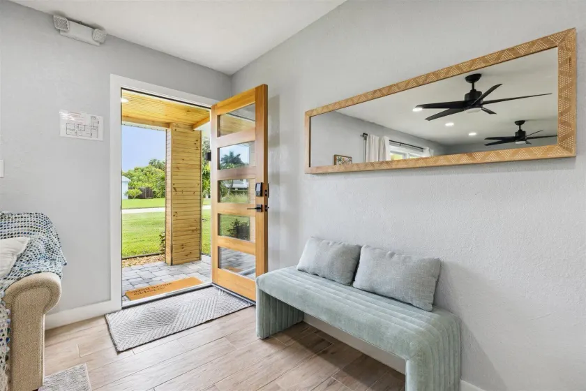 131 W Pasco Ln - Indgang