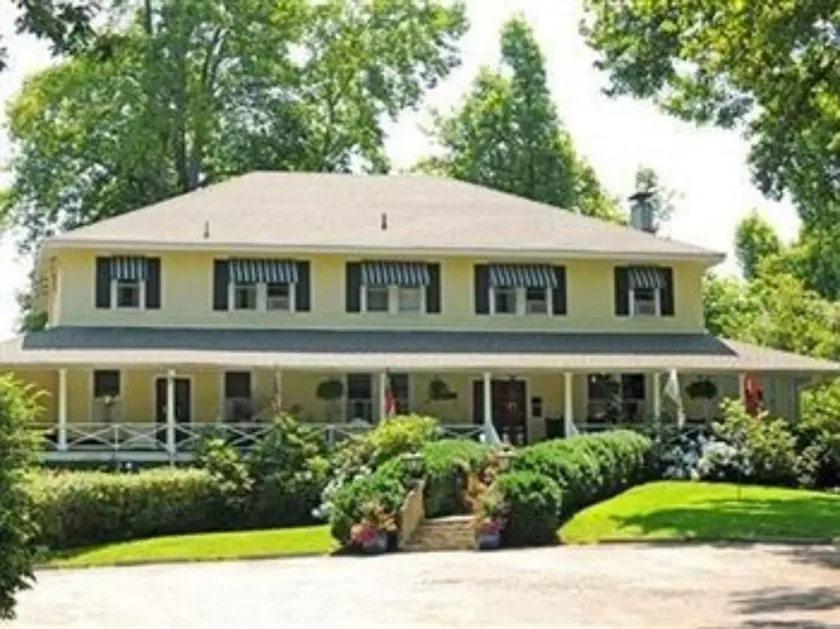 Orchard Inn - Image 1