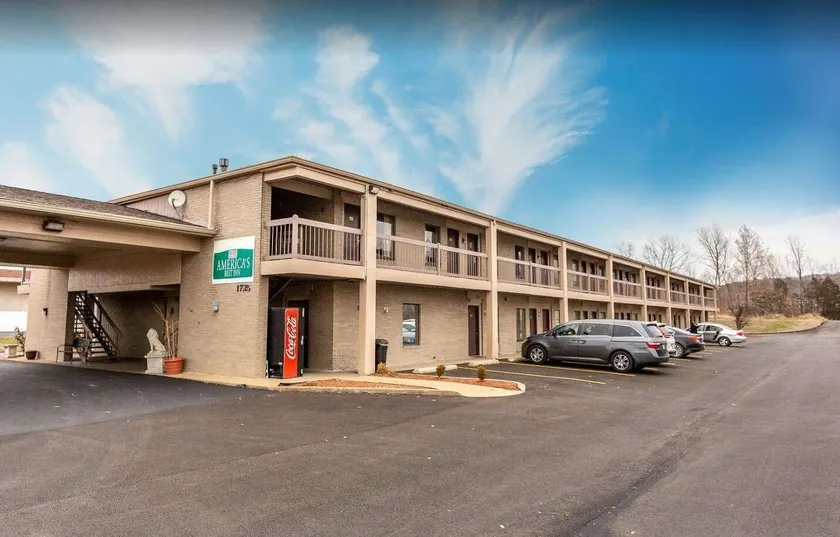 America's Best Inn & Suites Eureka - Image 1