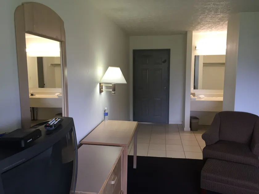 Economy Inn - Lafayette - Image 1