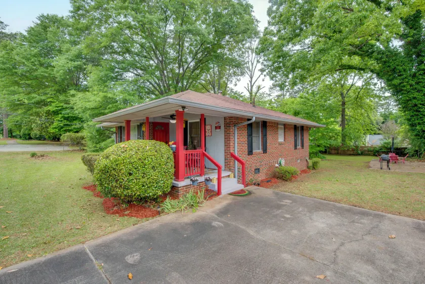 Peaceful Porch, Yard! Riverdale Home Near Dtwn ATL - Image 1