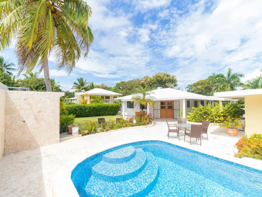 Casati Family House, Great Pool Garden - Image 1