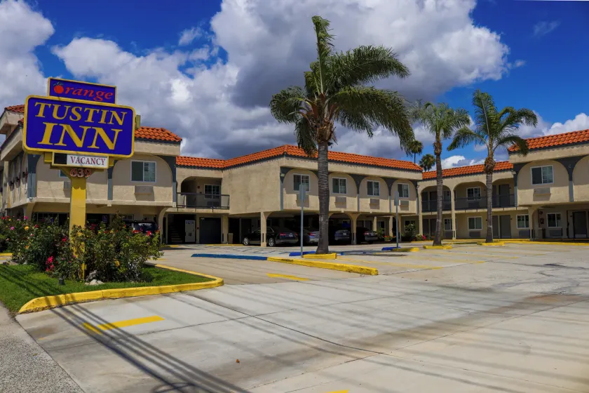 Orange Tustin Inn in Orange - Image 1