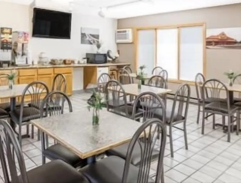 Americas Best Value Inn & Suites Atlantic - Image 1