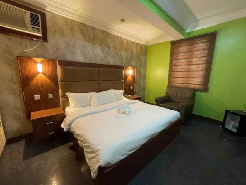 Aotel Hotel Lagos Ago - Chambre