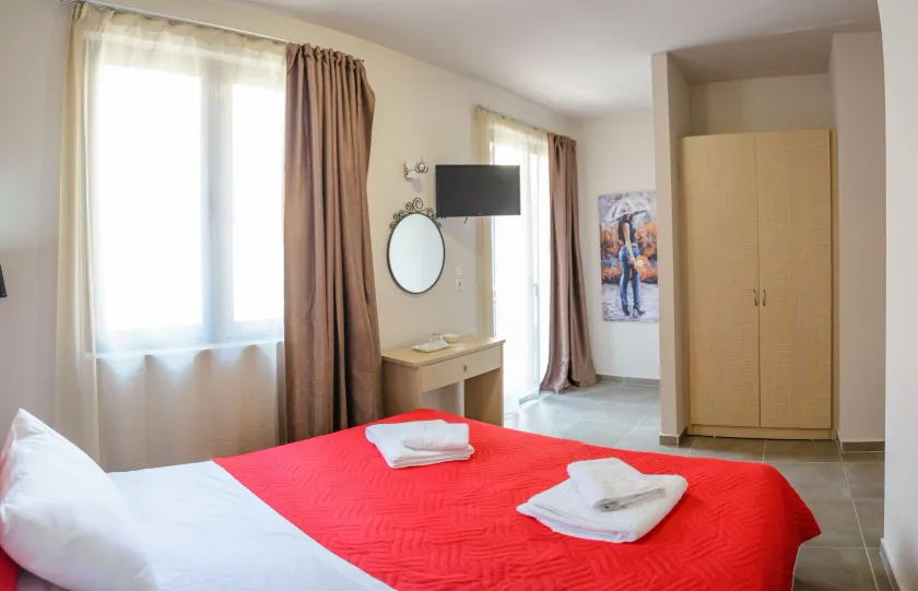 LUX Hotel 5 mins walk from port of Piraeus and metro station - Image 1