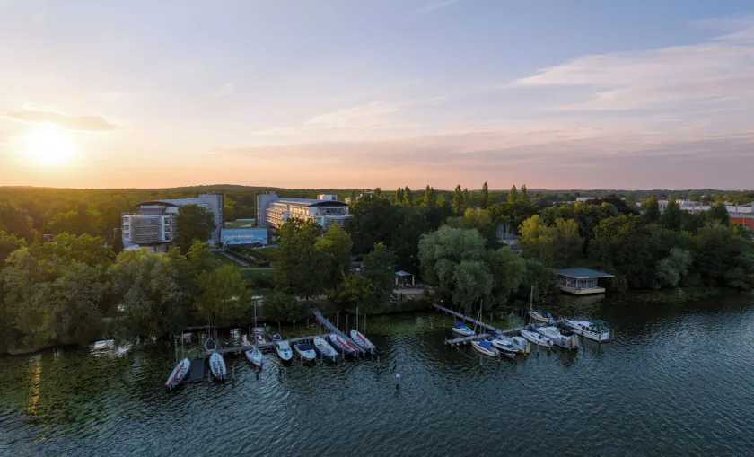Kongresshotel Potsdam am Templiner See - Image 1