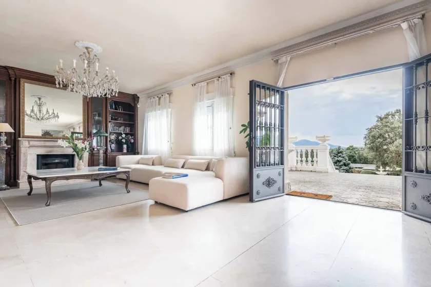 Luxury Villa 6 Bed Pool & Events - Image 1