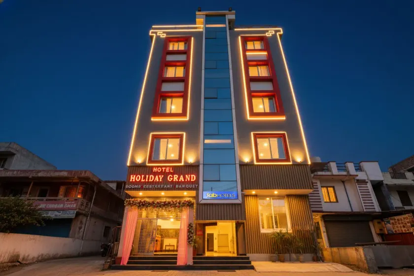 FabHotel Holiday Grand - Image 1