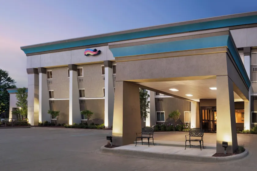 Baymont by Wyndham Mt. Pleasant - Image 1